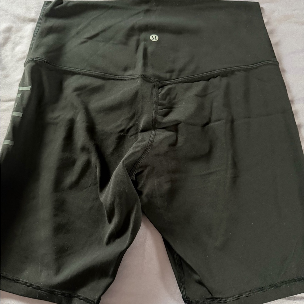 Lululemon Align 6in Shorts, size 10